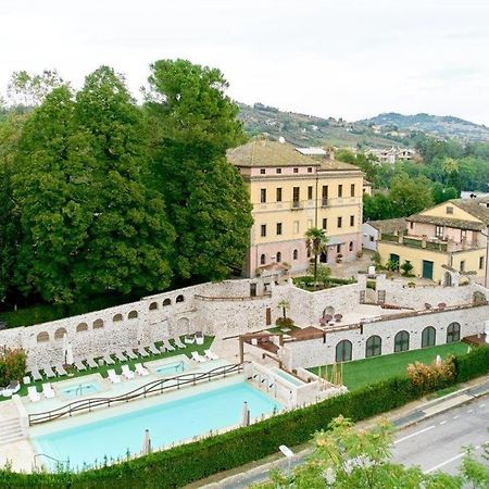 Hotel Corte Dei Tini Teramo Kültér fotó