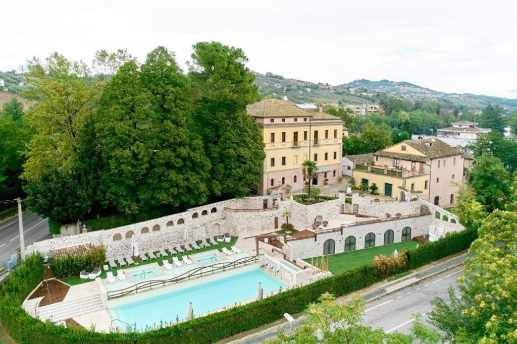 Hotel Corte Dei Tini Teramo Kültér fotó