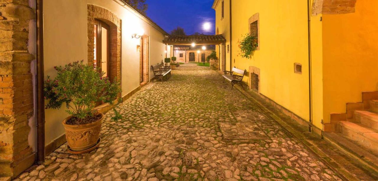 Hotel Corte Dei Tini Teramo Kültér fotó