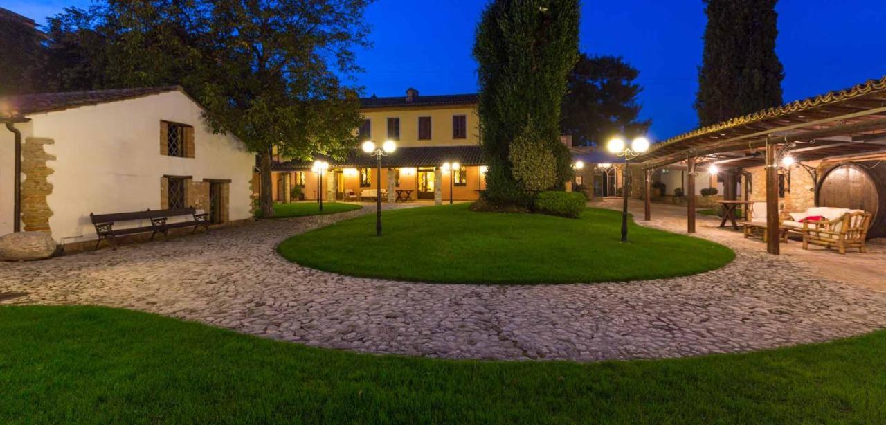 Hotel Corte Dei Tini Teramo Kültér fotó