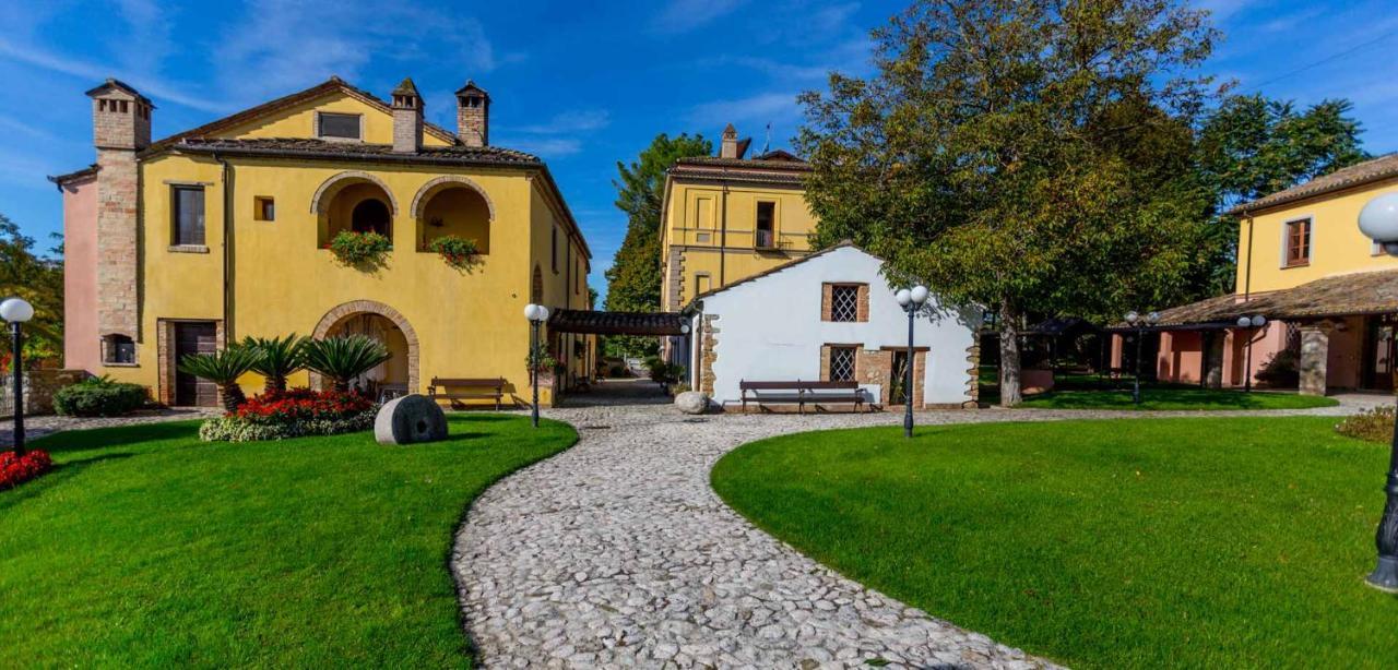 Hotel Corte Dei Tini Teramo Kültér fotó