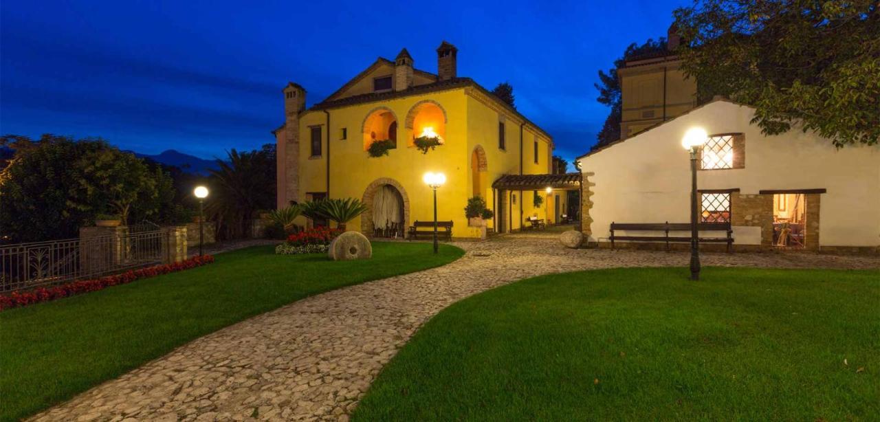 Hotel Corte Dei Tini Teramo Kültér fotó