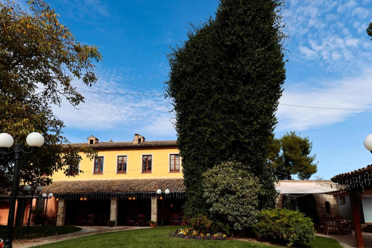Hotel Corte Dei Tini Teramo Kültér fotó