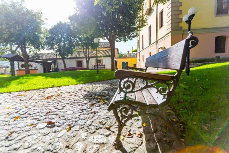 Hotel Corte Dei Tini Teramo Kültér fotó