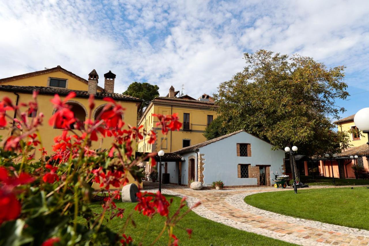 Hotel Corte Dei Tini Teramo Kültér fotó