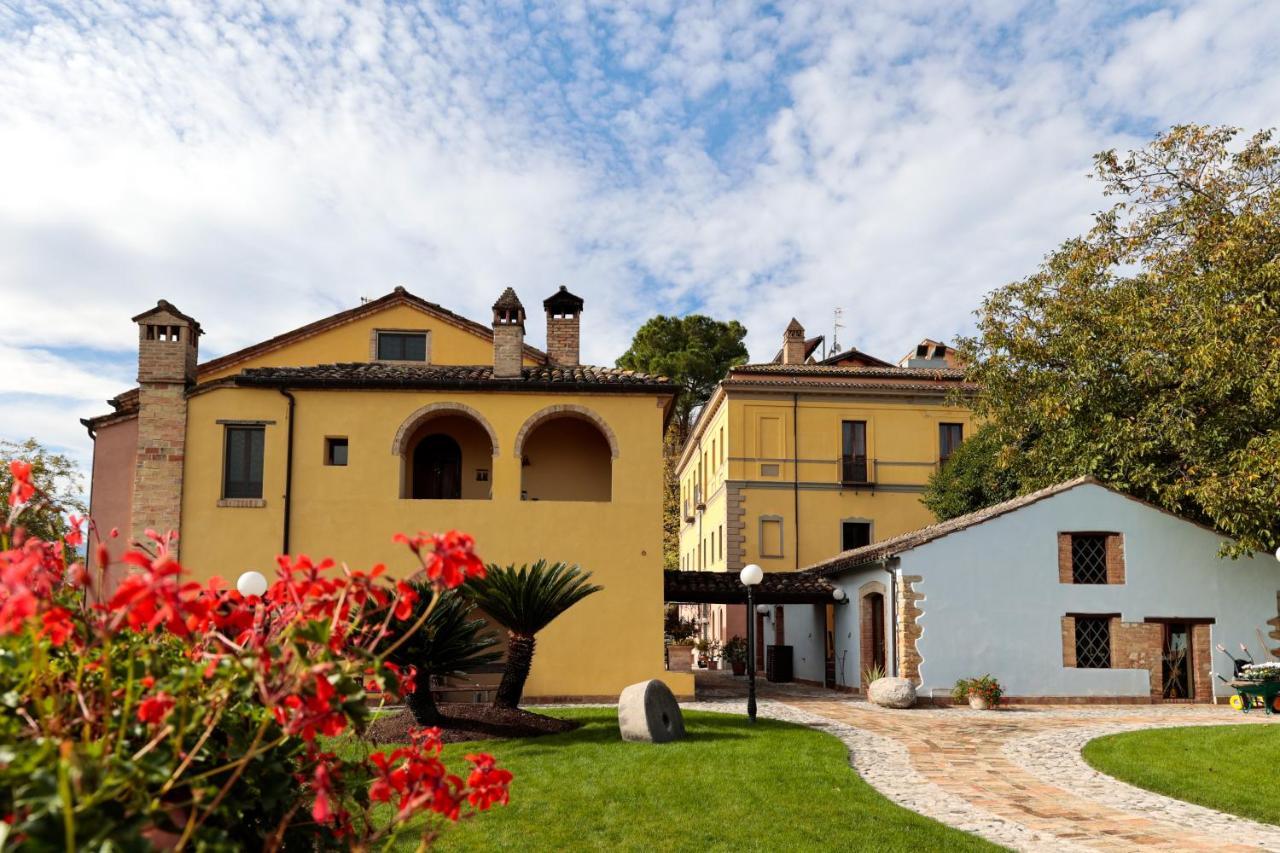 Hotel Corte Dei Tini Teramo Kültér fotó