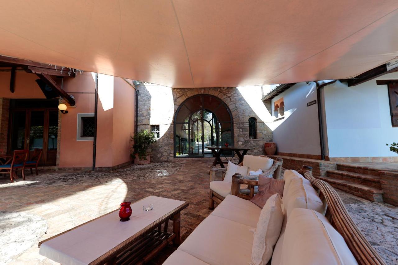 Hotel Corte Dei Tini Teramo Kültér fotó