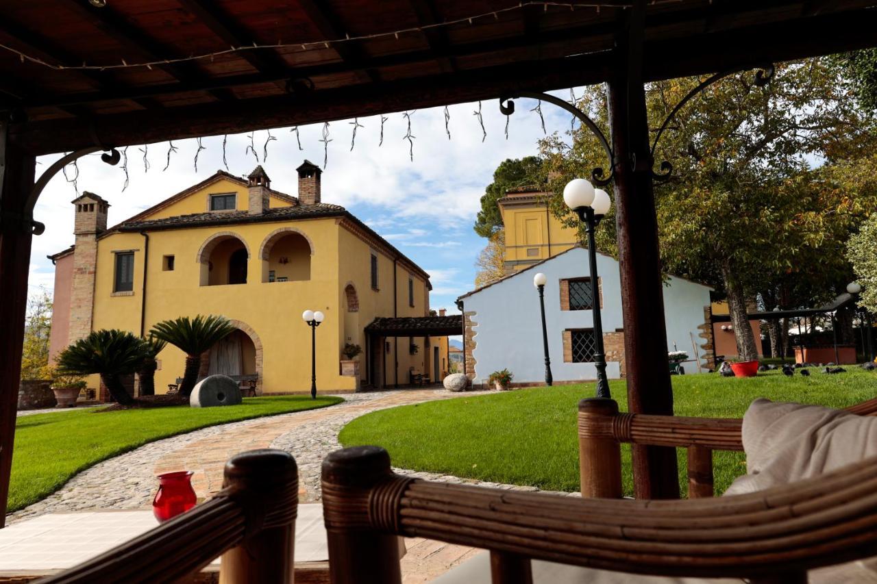 Hotel Corte Dei Tini Teramo Kültér fotó