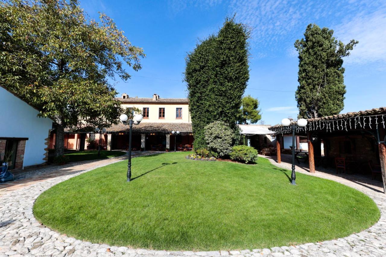 Hotel Corte Dei Tini Teramo Kültér fotó
