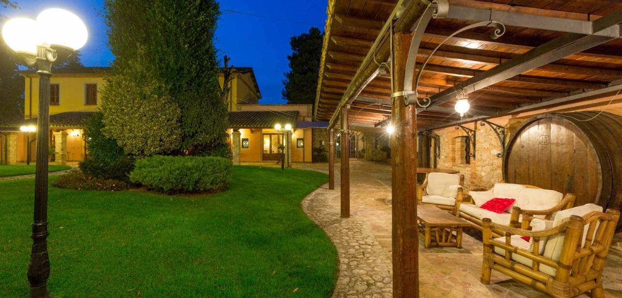 Hotel Corte Dei Tini Teramo Kültér fotó